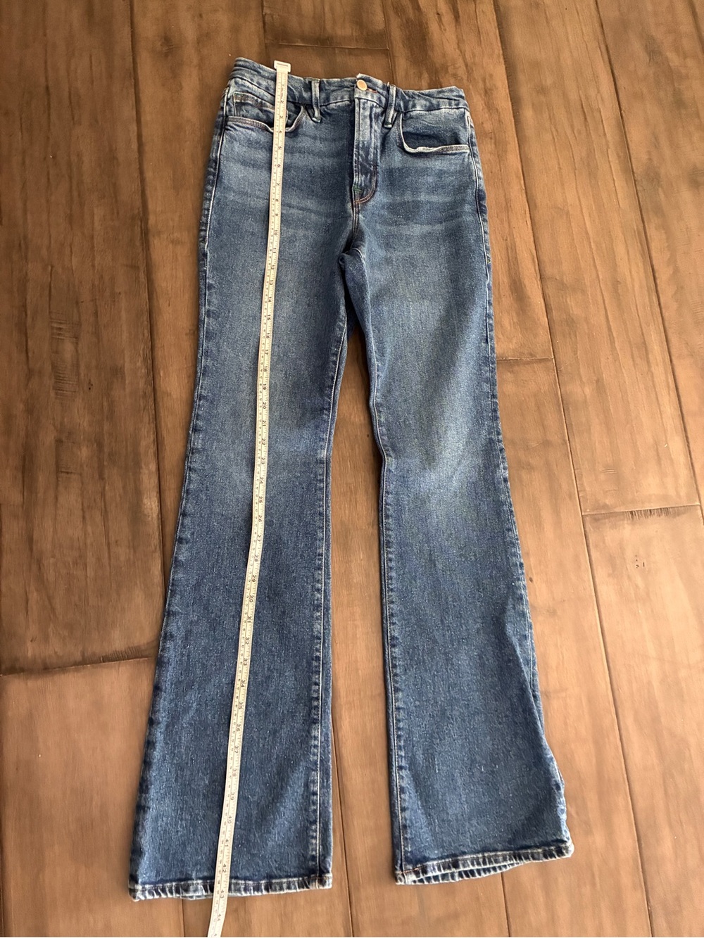 Good American Good Classic High Rise Flare Jeans in Blue Medium Wash - Size 8 - Picture 8 of 15
